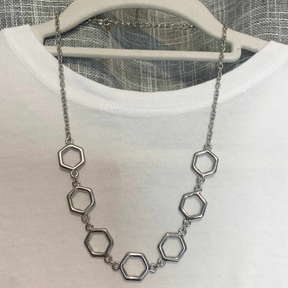 Mia & Tess chain necklace NWOT